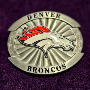 Denver Broncos Oversize belt buckle. Official NFL gear